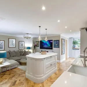 https://luxurious-victorian-stay-with-garden-driveway.brighton-hotels-england.com