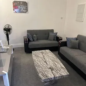 https://gorgeous-5-bedroom-house.cambridgehotelsuk.com