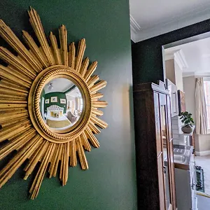 https://deco-studio-king-bed-kitchenette-stylish-comfortable.brighton-hotels-england.com